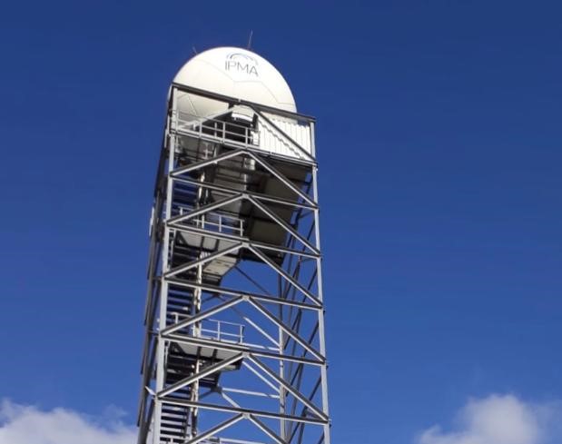Imagem da torre do sistema RADAR instalado em Porto Santo