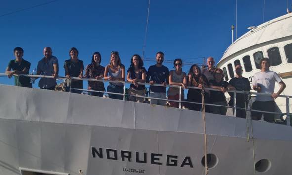  Equipa que participa na campanha a bordo do NI Noruega