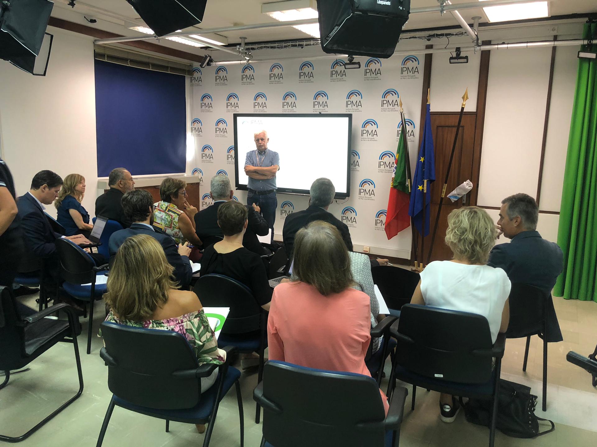 Apresentação de Fernando Carrilho, responsável pela área de Geofísica do IPMA