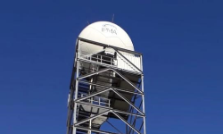 Imagem da torre do sistema RADAR que permite cobrir o Arquipélago da Madeira, instalado no Pico do Espigão, em Porto Santo