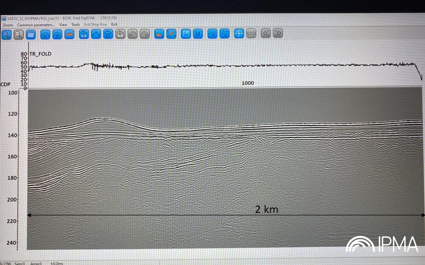 Linha multicanal com processamento "brute stack" ao largo da Arrábida; profundidade em mili-segundos (100ms ~ 75metros)