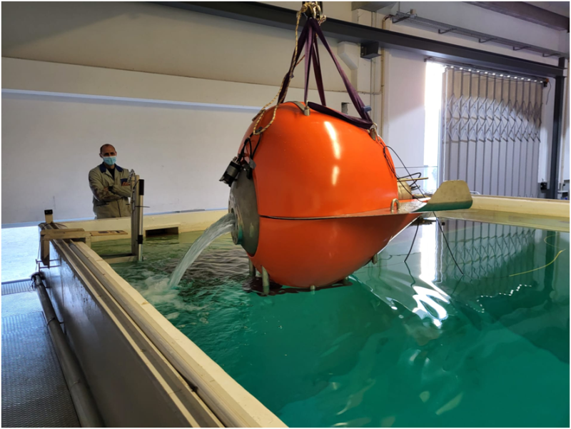 Sistema hiperbárico em teste de piscina nas instalações do INESCTEC