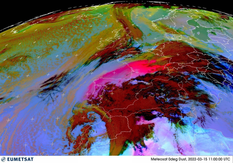Figura 3 - (15/03/22 às 11:00 UTC) imagem de satélite, produto Dust RGB, com a localização dos máximos de concentração de poeira nas zonas identificadas pela cor rosa/magenta bastante acentuada, ou seja mais evidente nas regiões Norte e Centro do território continental, França e Argélia. As zonas a vermelho escuro representam nebulosidade média e alta também sobre Portugal.