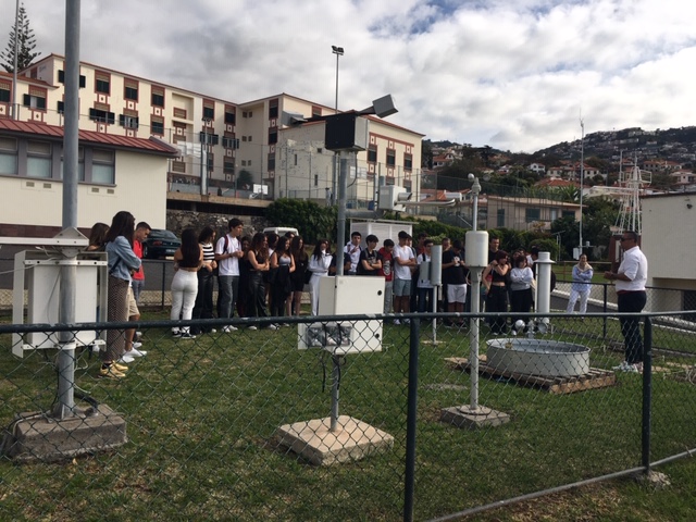 Visita da Escola Básica e Secundária de Machico ao Observatório Meteorológico da Madeira – Victor Prior, meteorologista